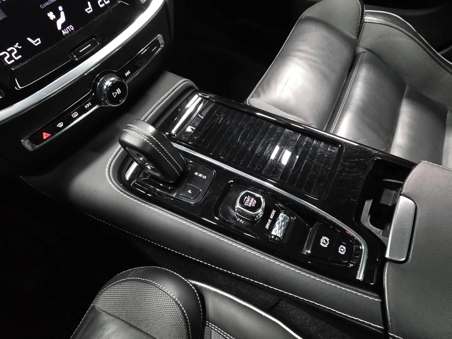 Autokuva 15 - XPN-141