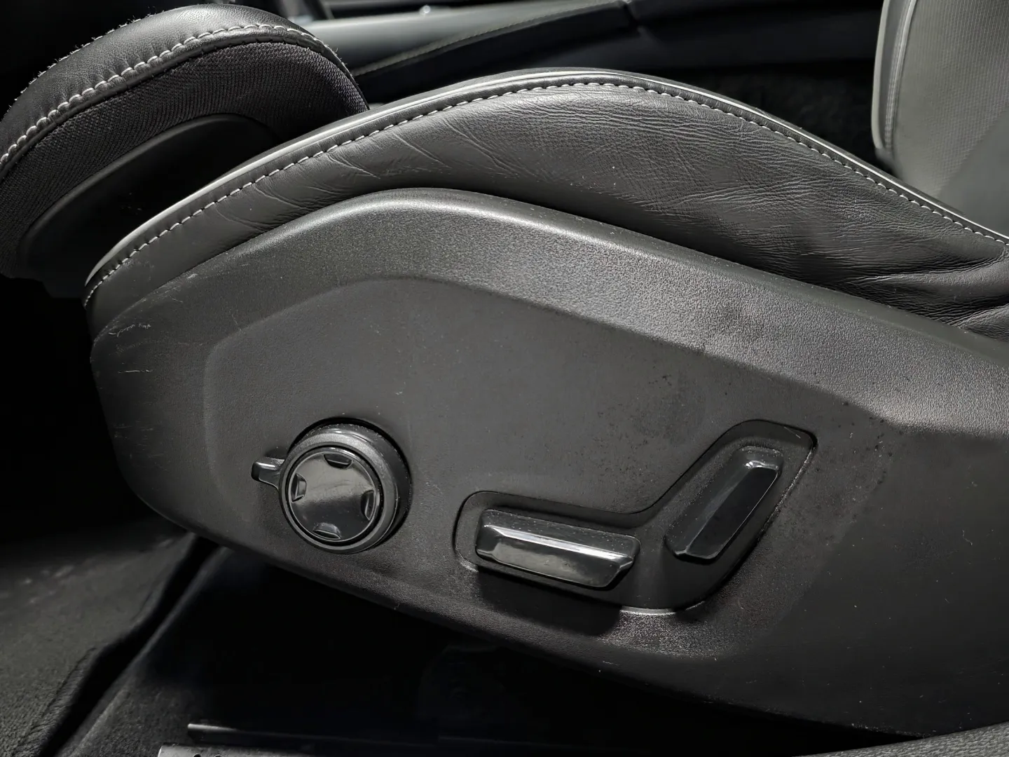 Autokuva 17 - XPN-141