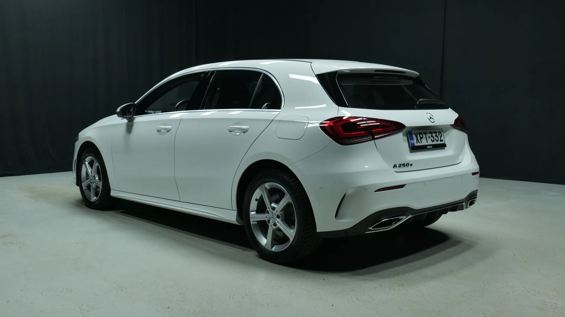 Autokuva 2 - XPT-332