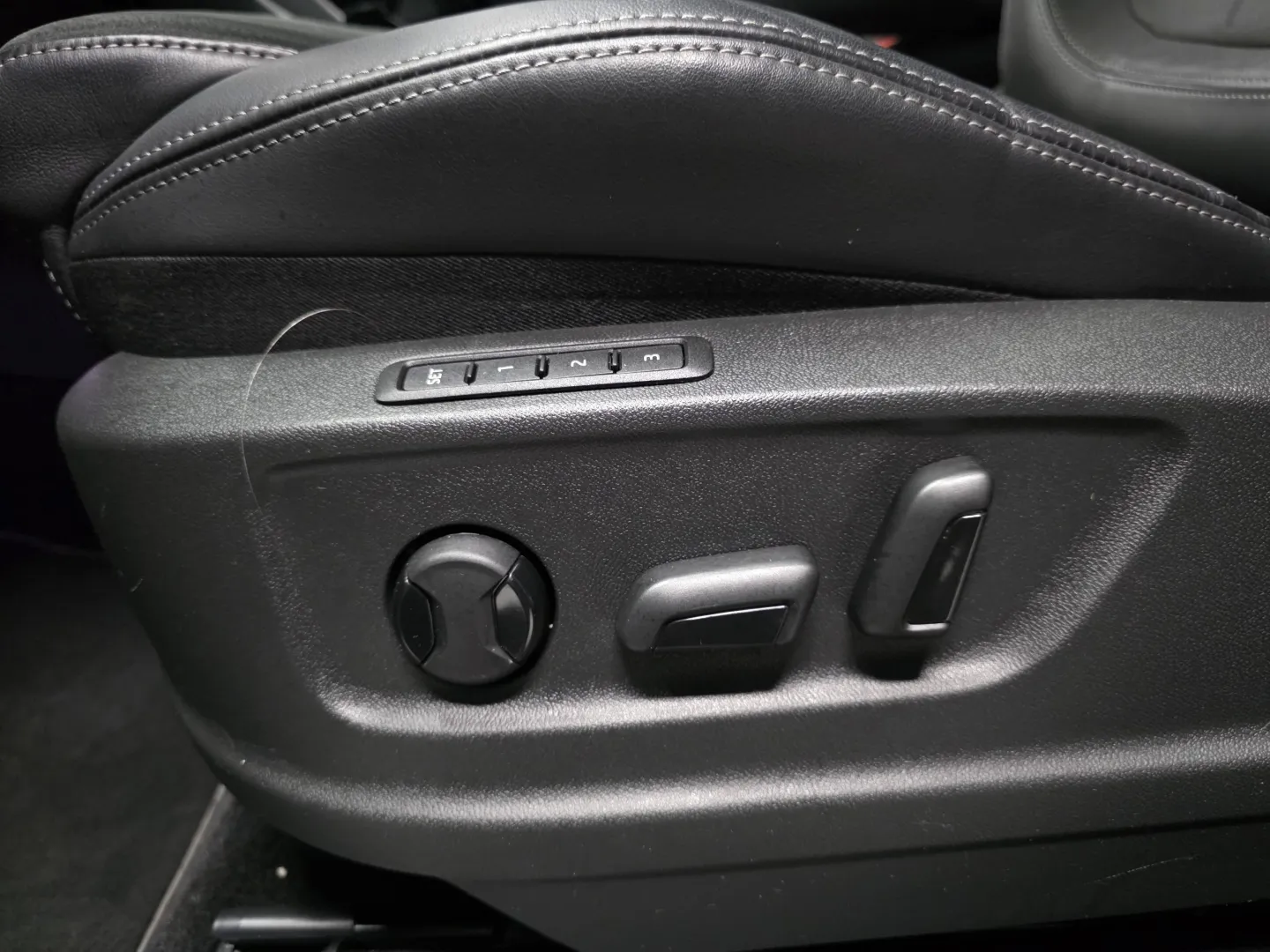 Autokuva 16 - XRB-129
