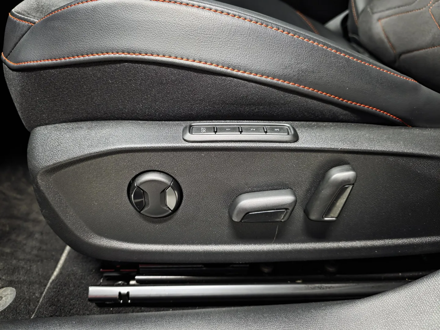 Autokuva 15 - XRB-462