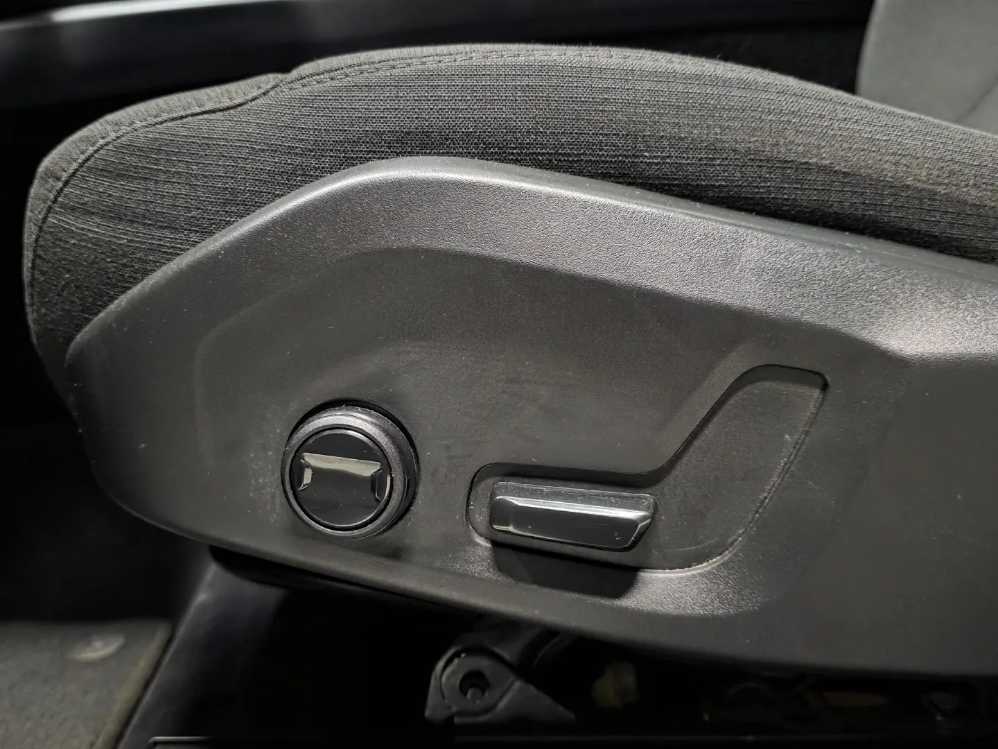 Autokuva 16 - XRB-656