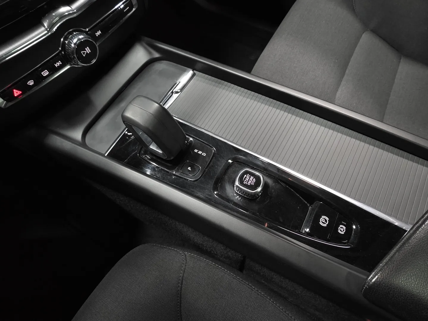 Autokuva 15 - XRB-656