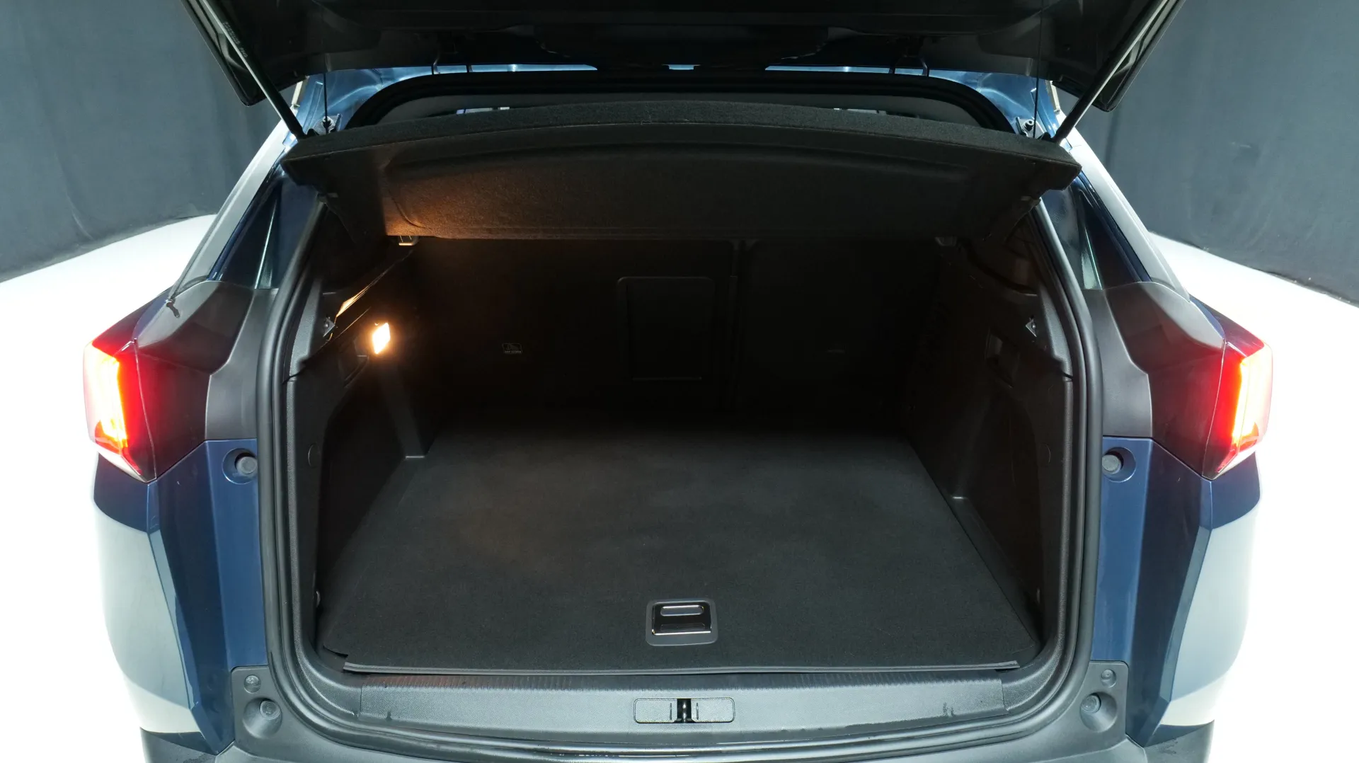 Autokuva 16 - XRE-988