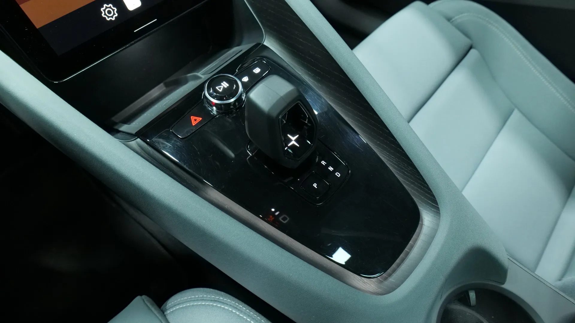 Autokuva 9 - XRN-202