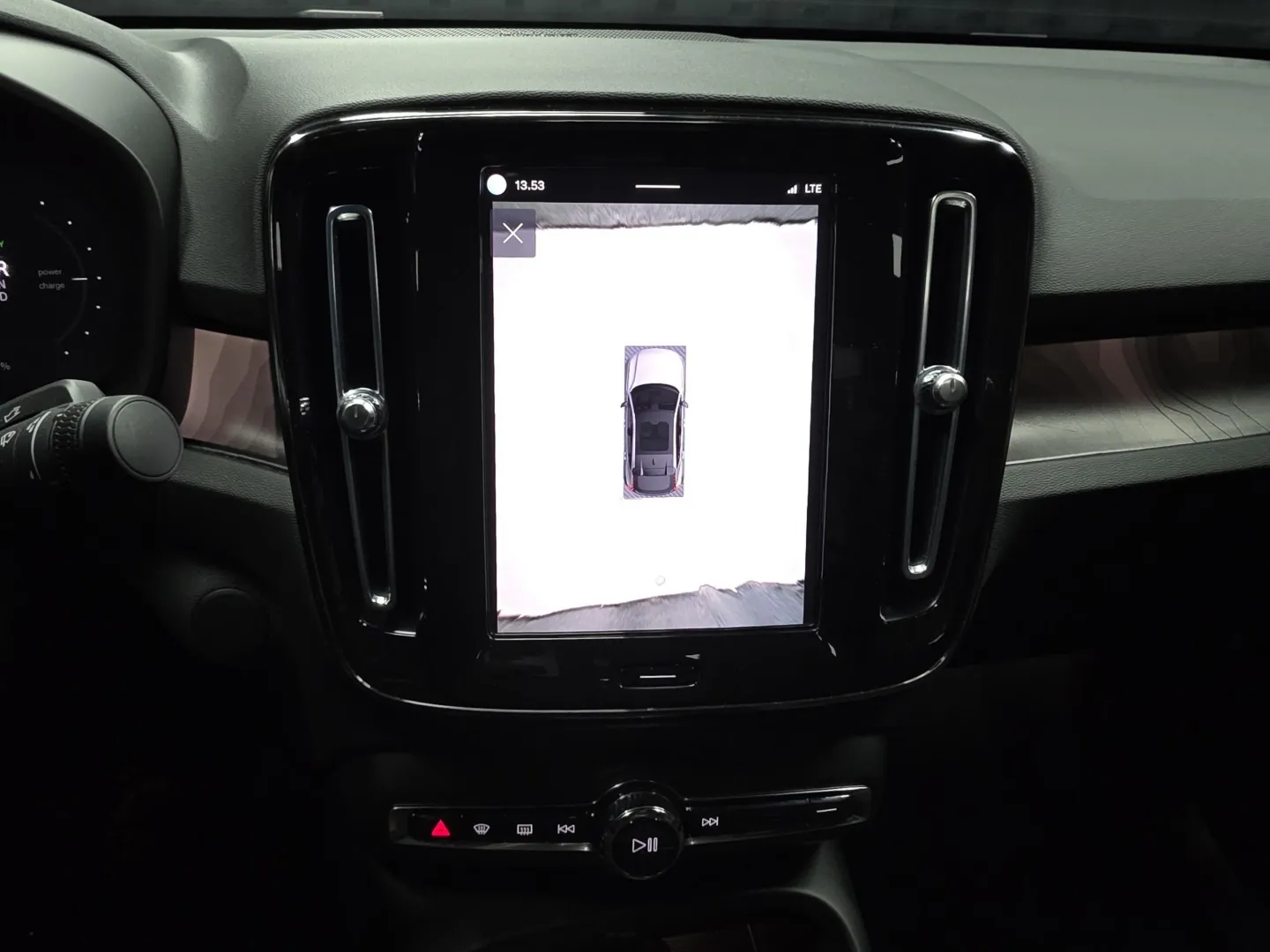 Autokuva 13 - XRR-205