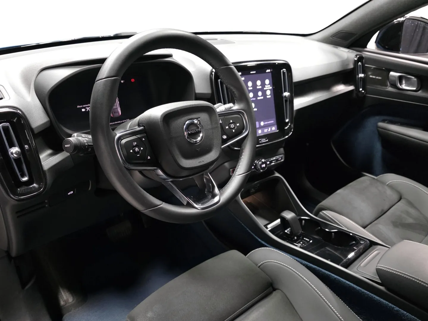 Autokuva 8 - XRR-205