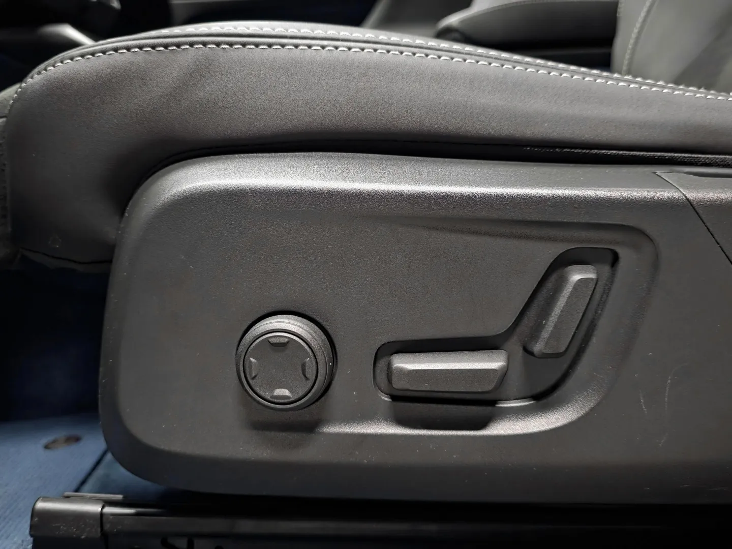 Autokuva 16 - XRR-205