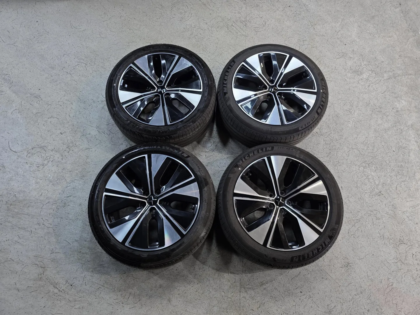 Autokuva 19 - XRR-879