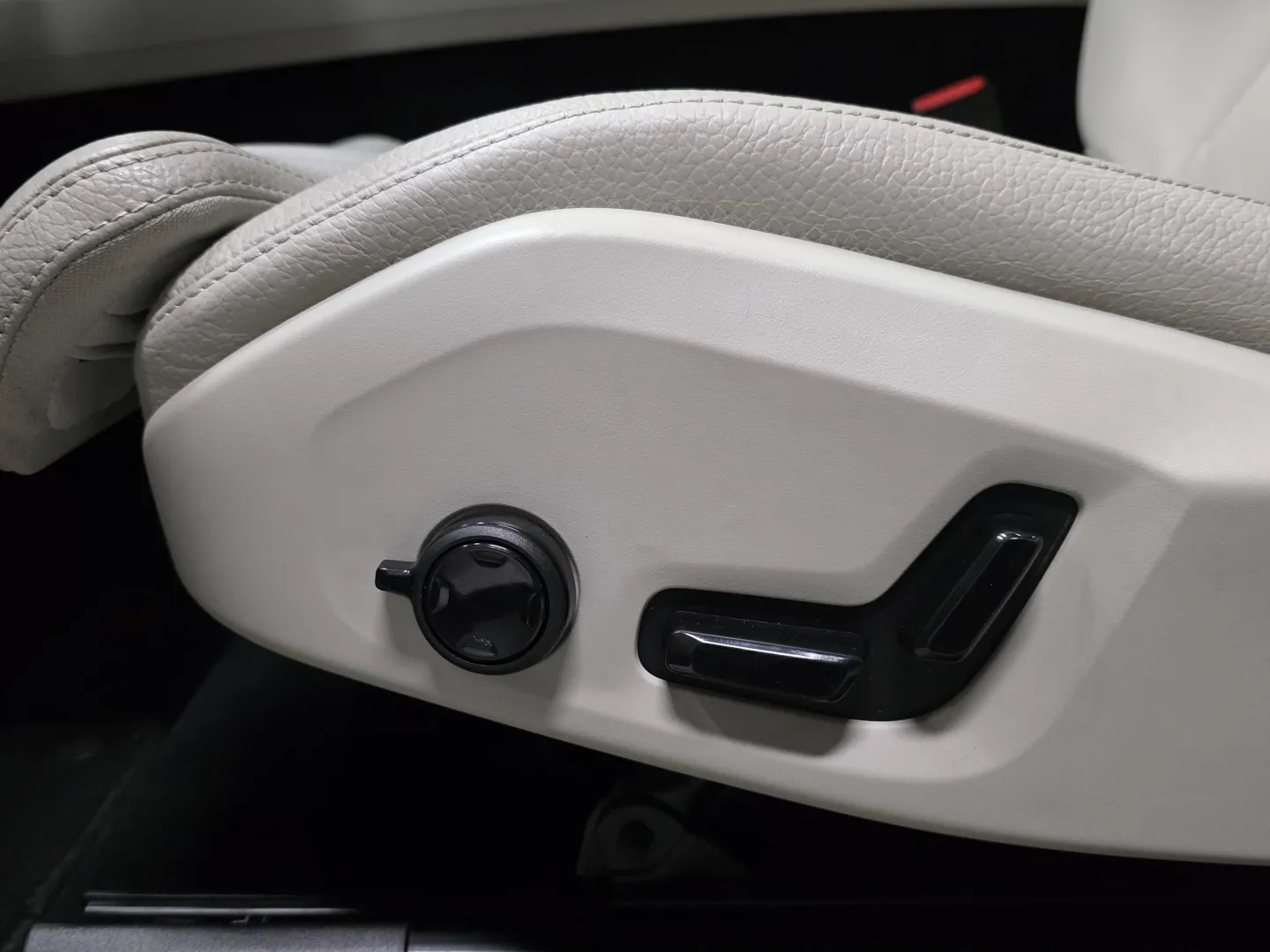 Autokuva 15 - XRS-703