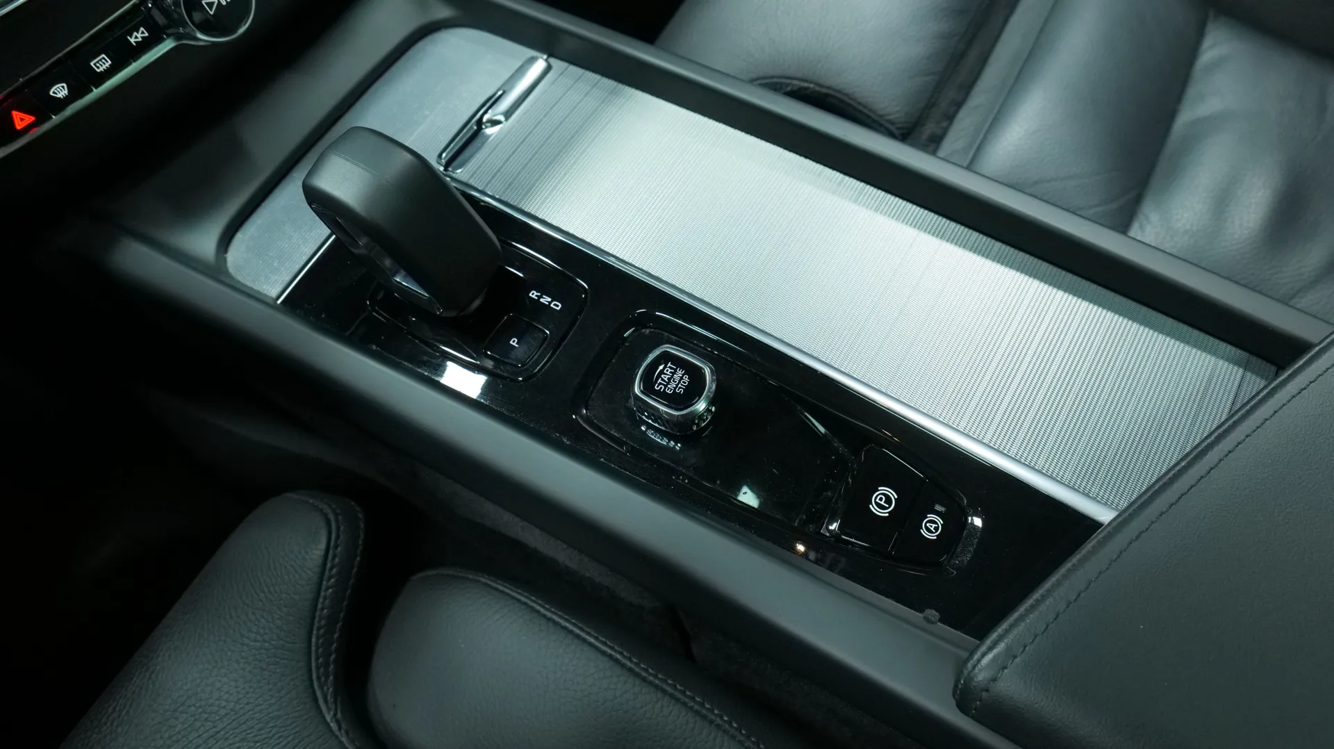 Autokuva 10 - XRT-128