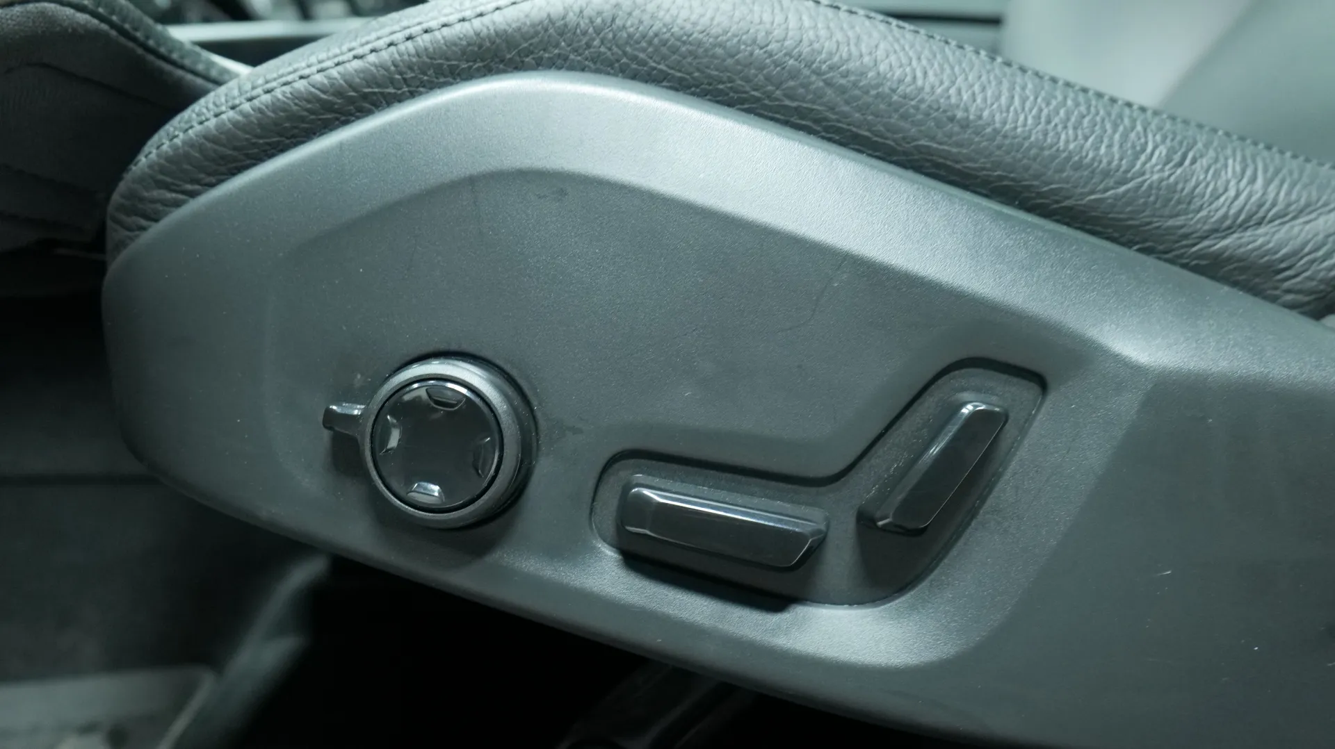 Autokuva 13 - XRT-128