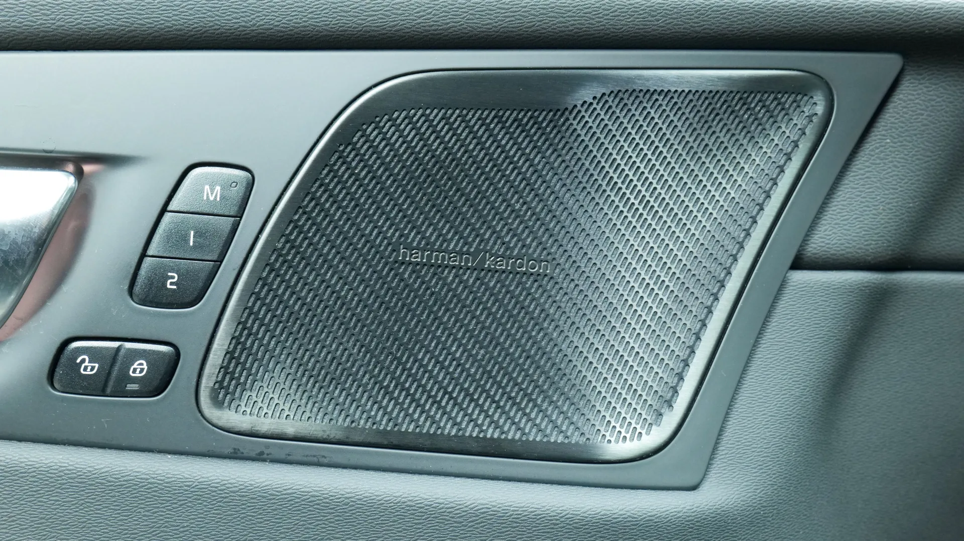 Autokuva 11 - XRT-128