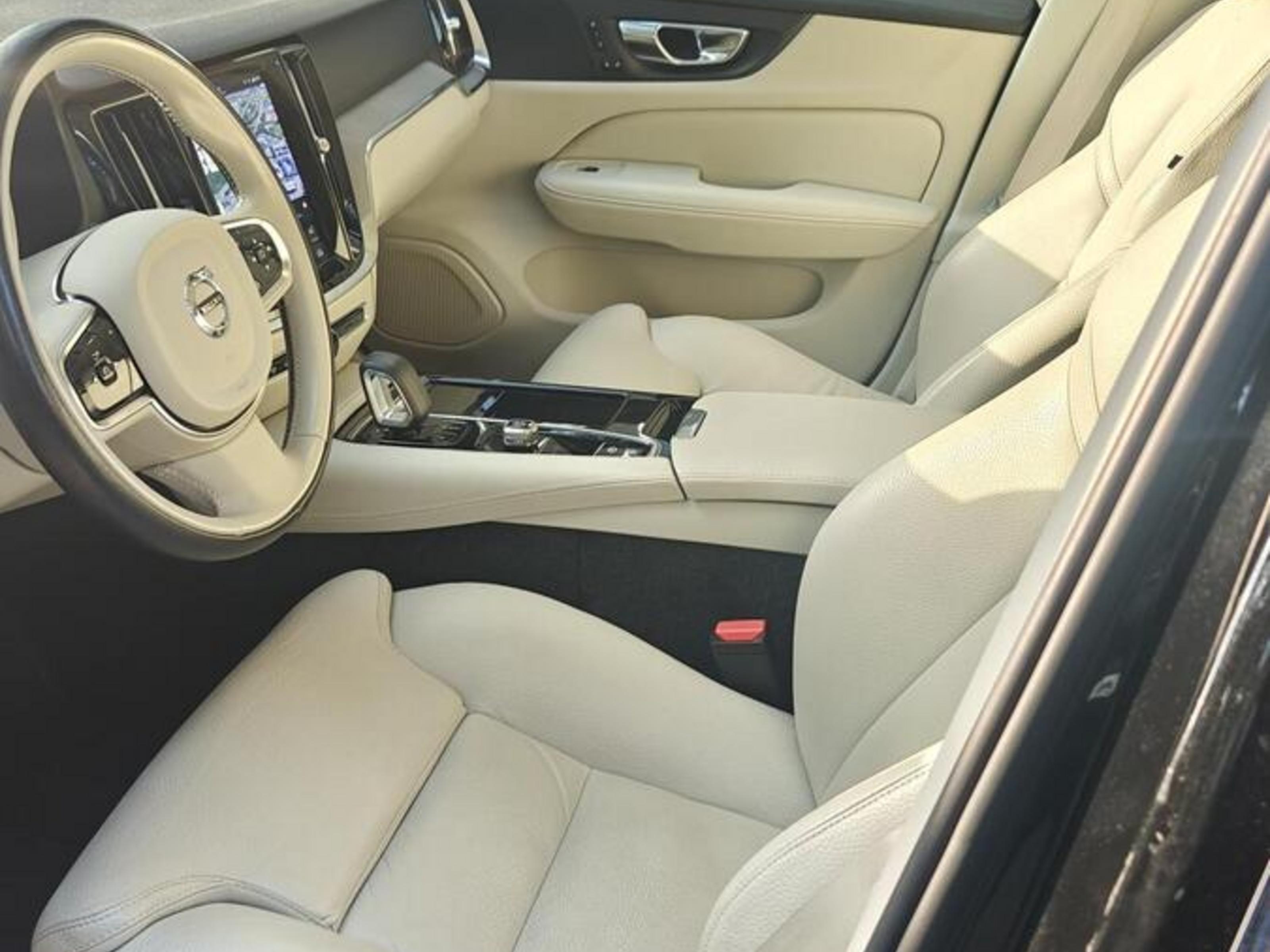 Volvo V60 2023, photo 3/3