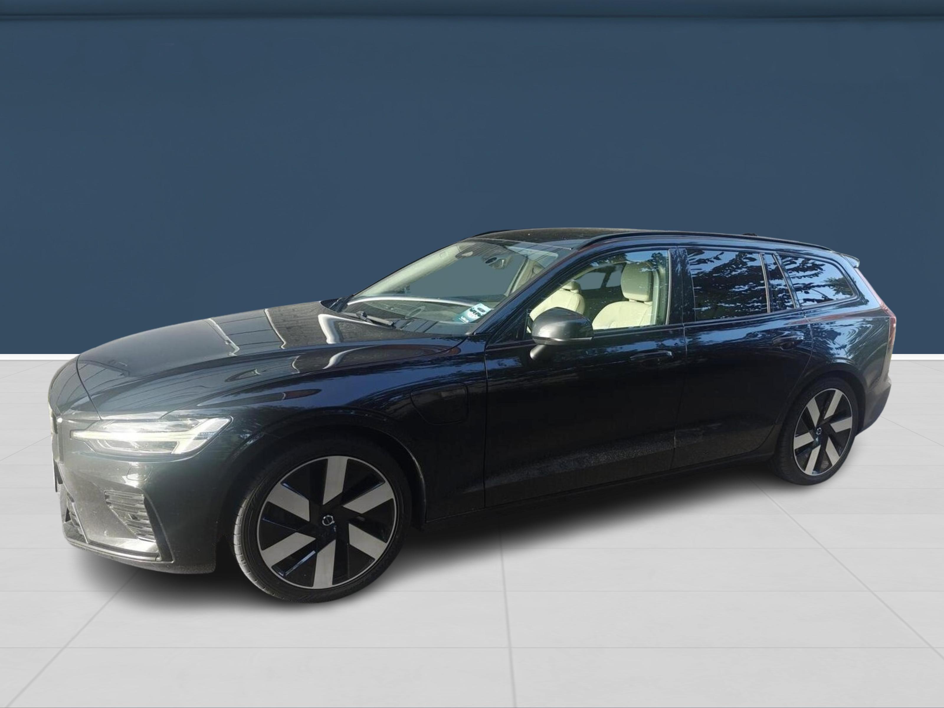 Volvo V60 2023, photo 2/3