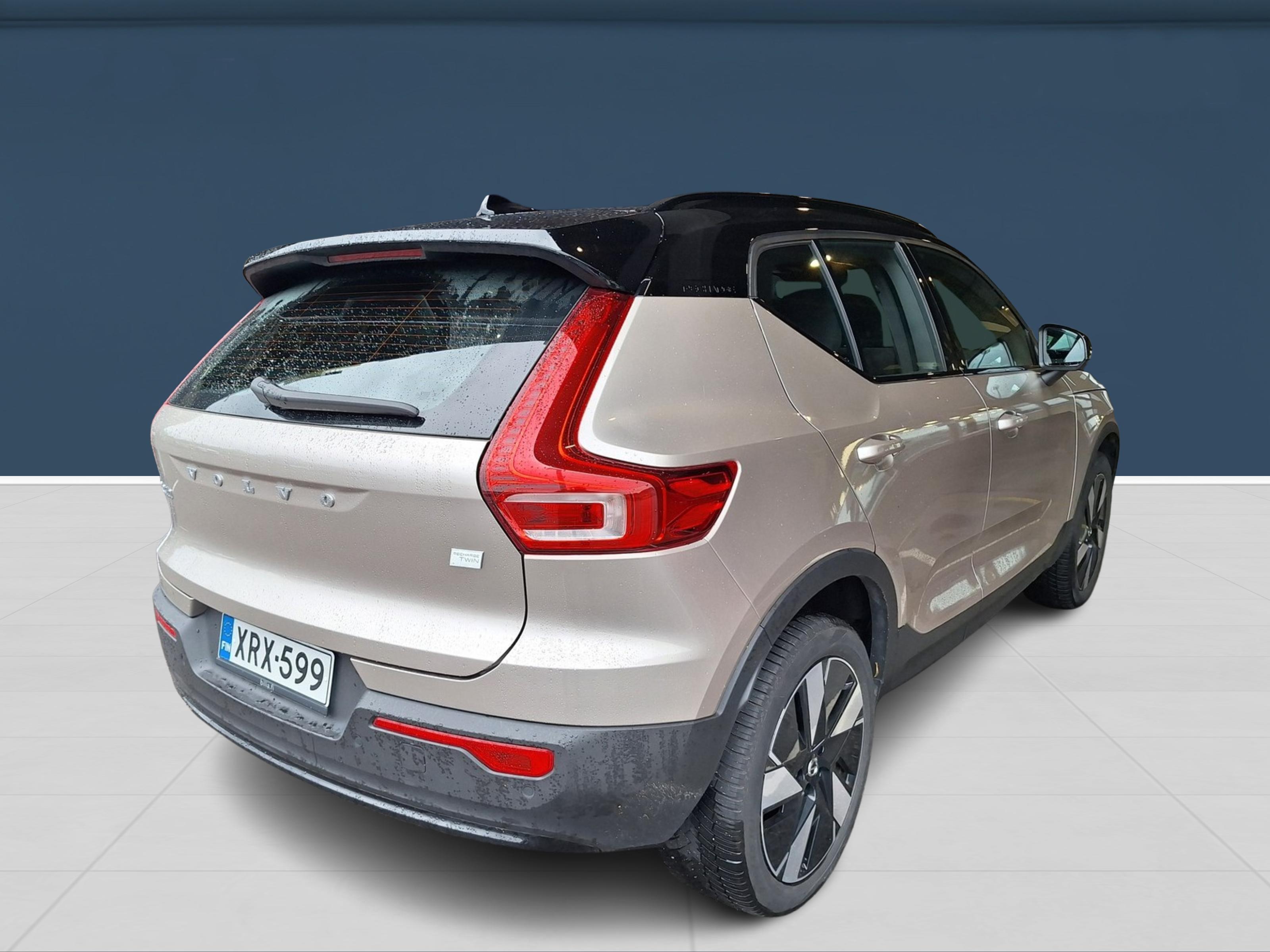 Volvo XC40 Recharge Twin Plus 2024, photo 3/7