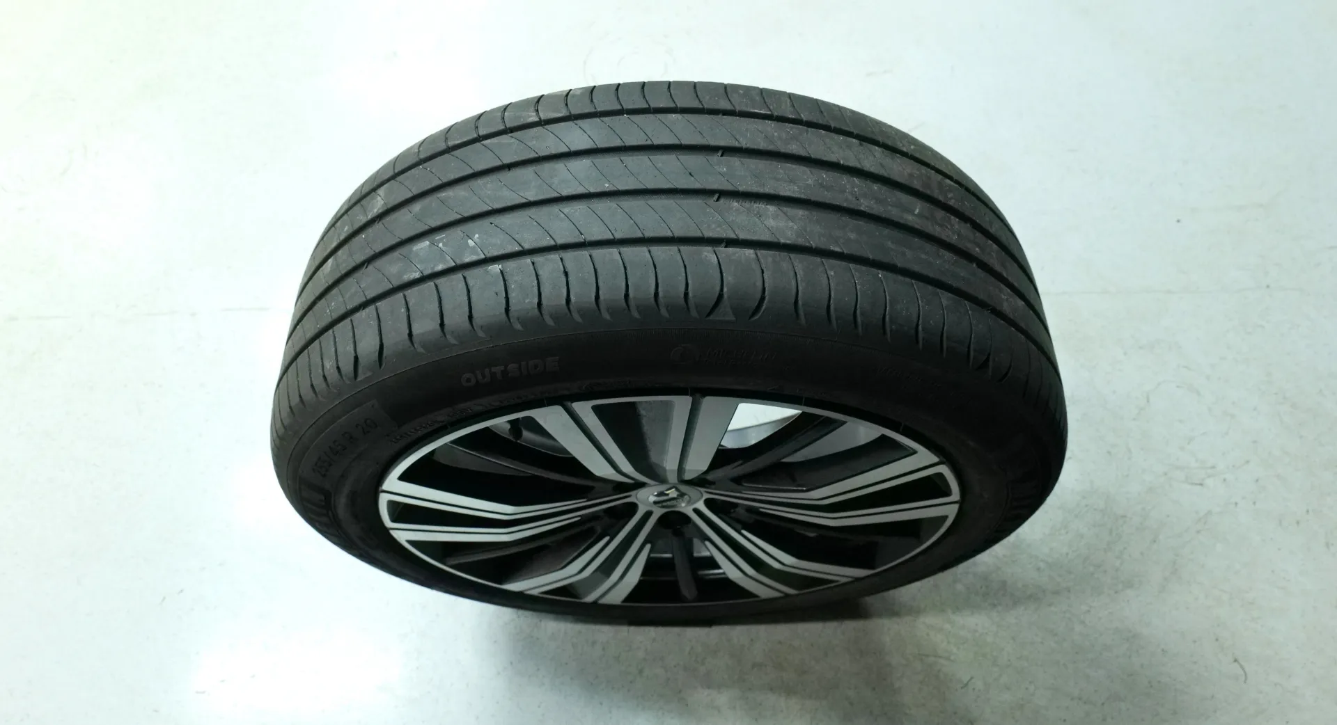 Autokuva 21 - XSJ-173