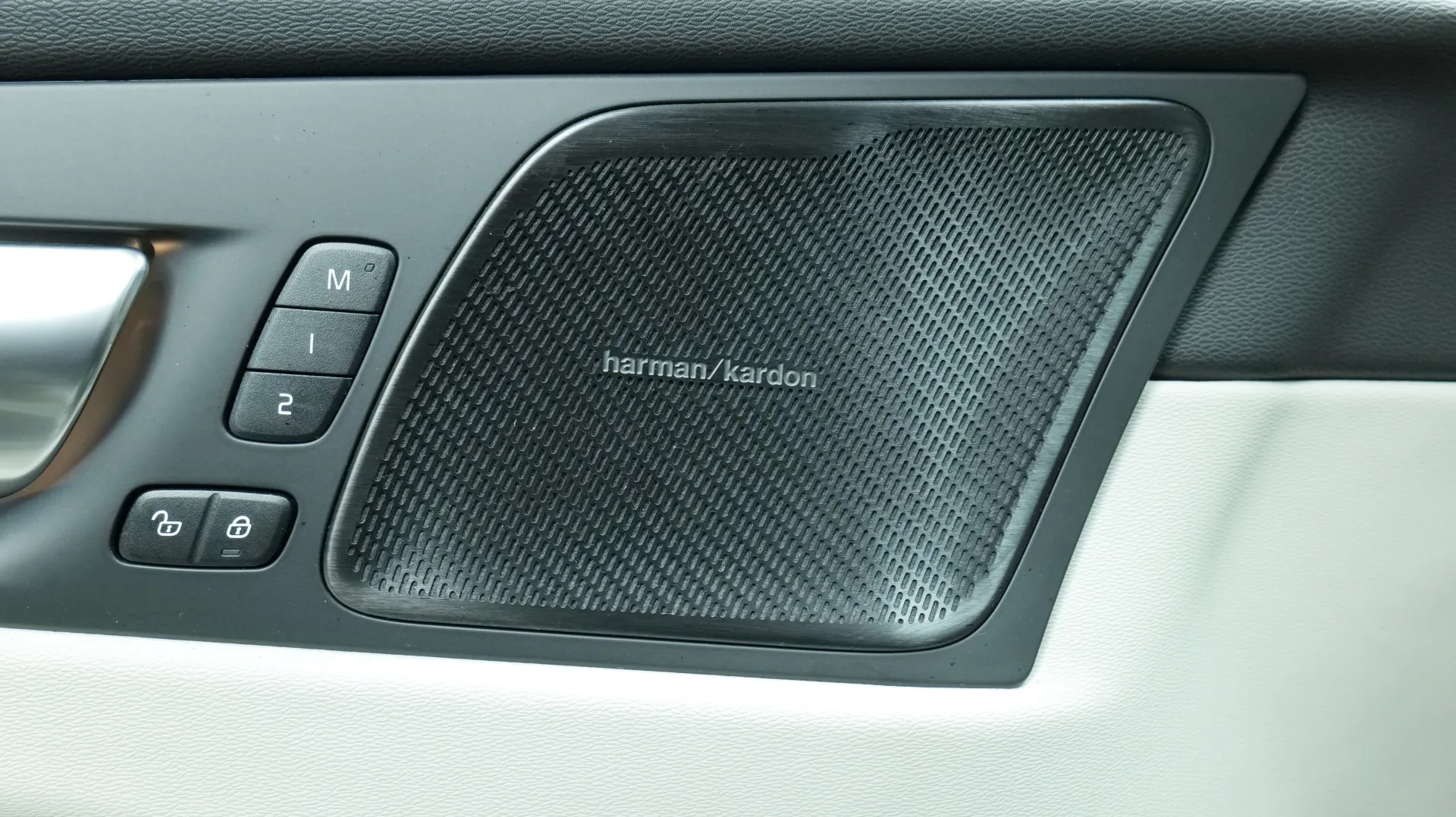 Autokuva 10 - XSJ-173