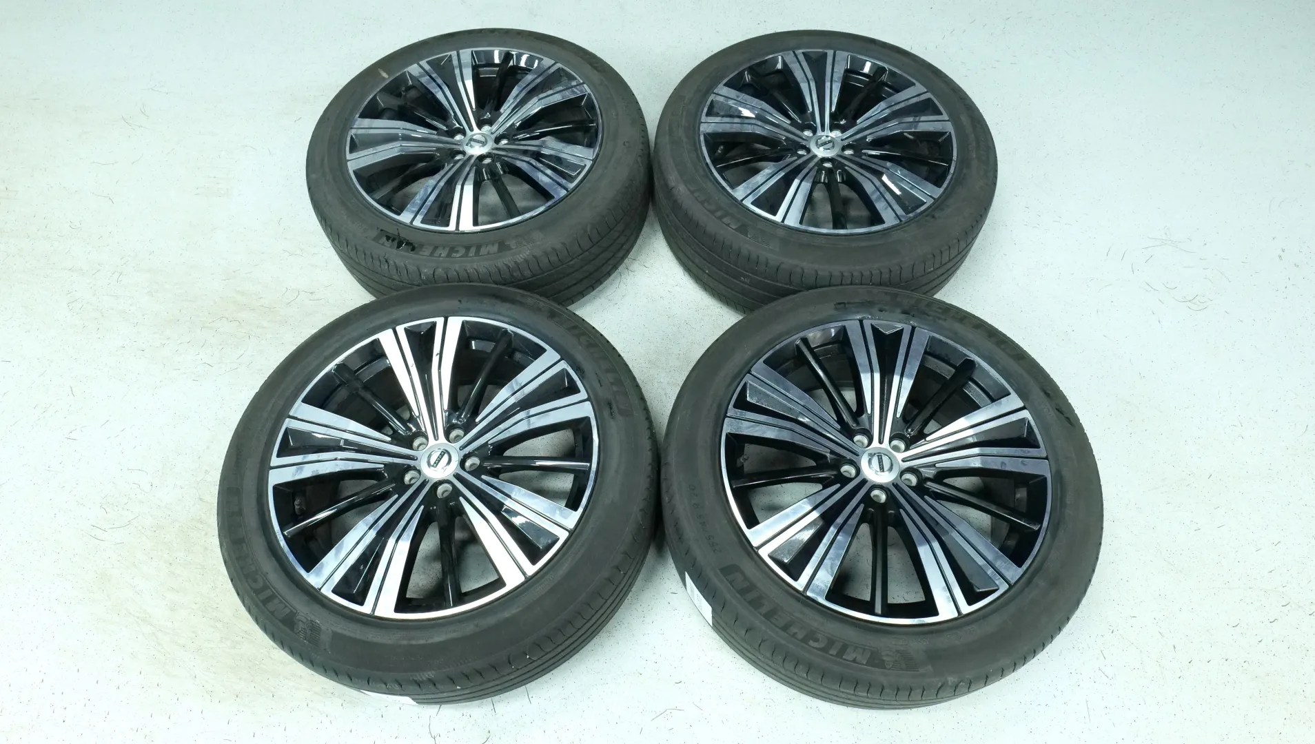 Autokuva 20 - XSJ-173