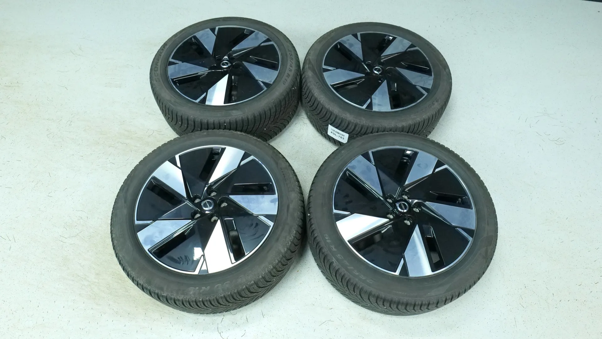 Autokuva 18 - XSL-783