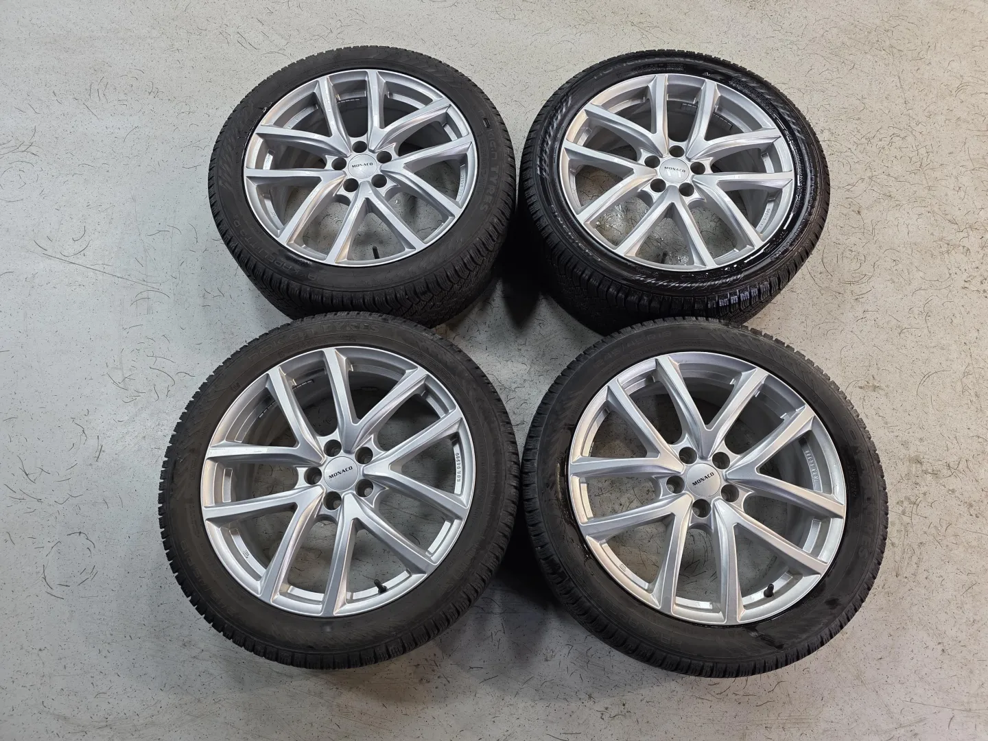 Autokuva 12 - XSR-681
