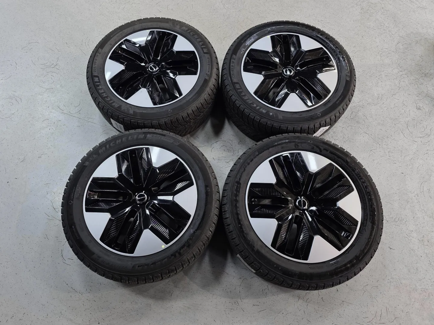 Autokuva 12 - XSR-923