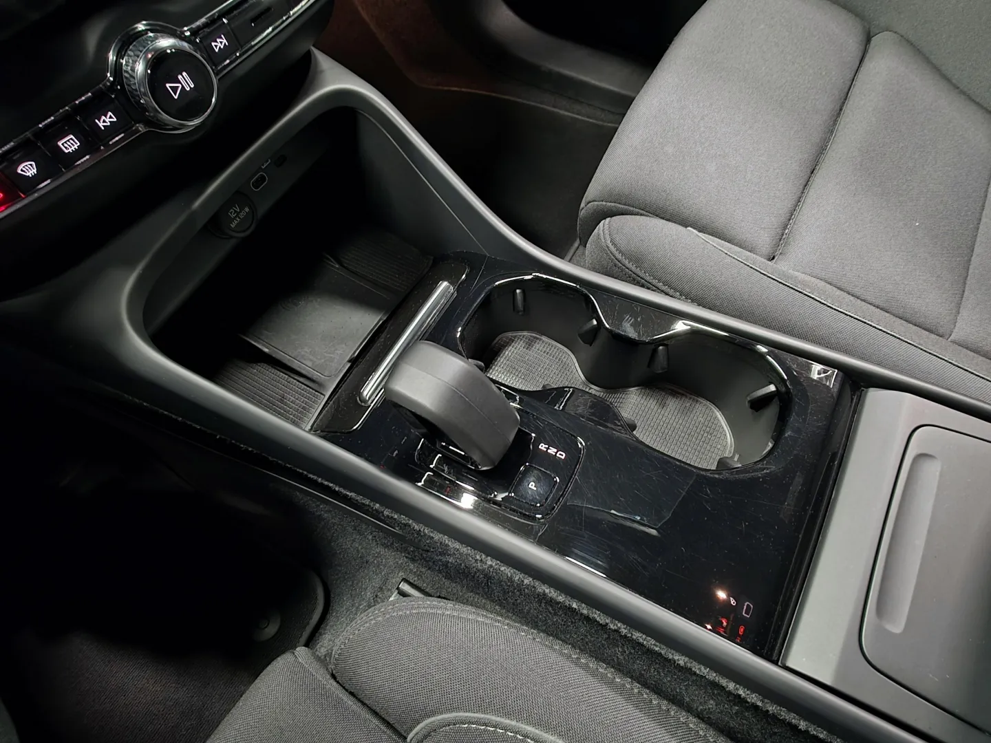 Autokuva 14 - XST-743