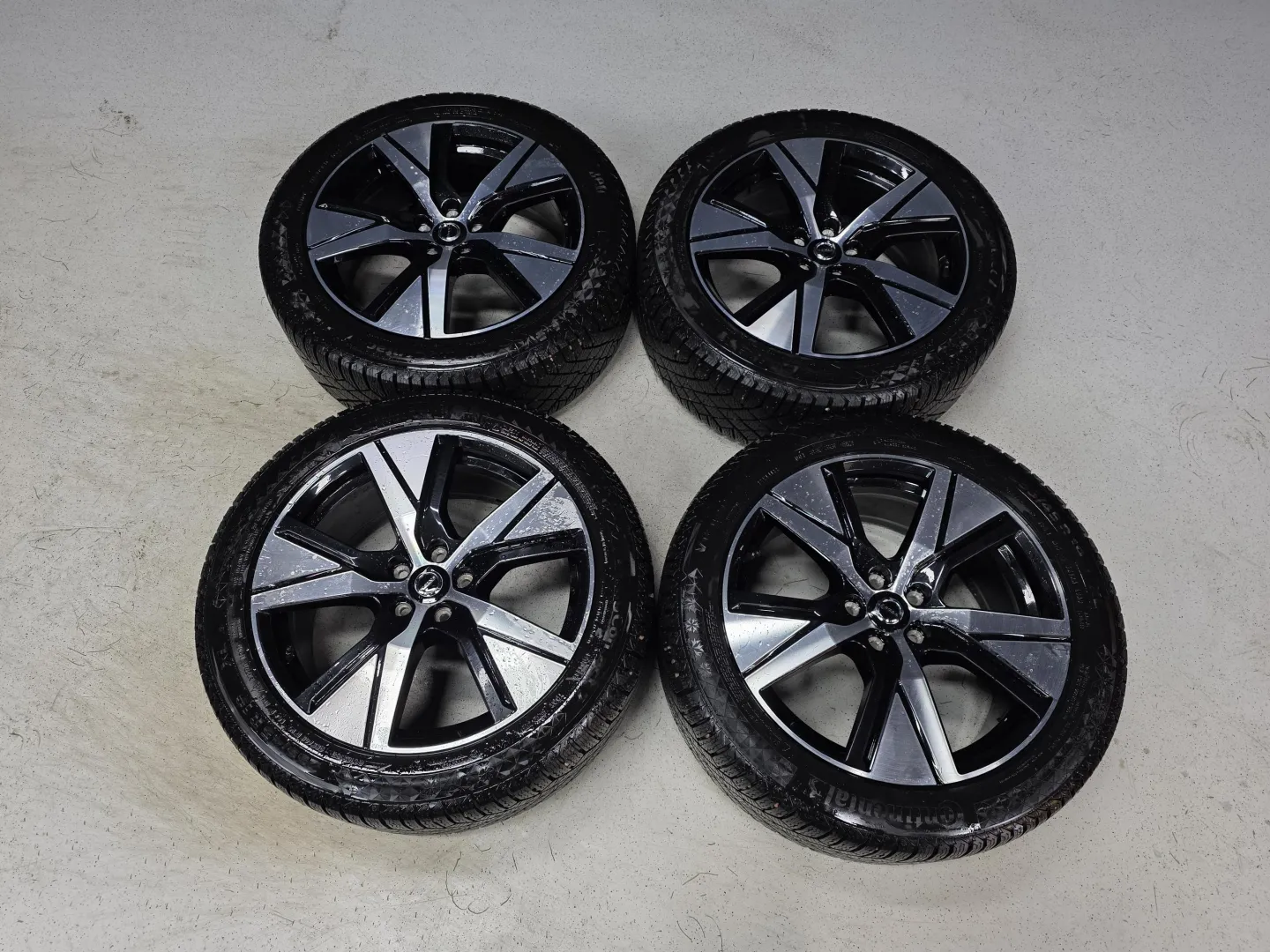 Autokuva 12 - XST-743