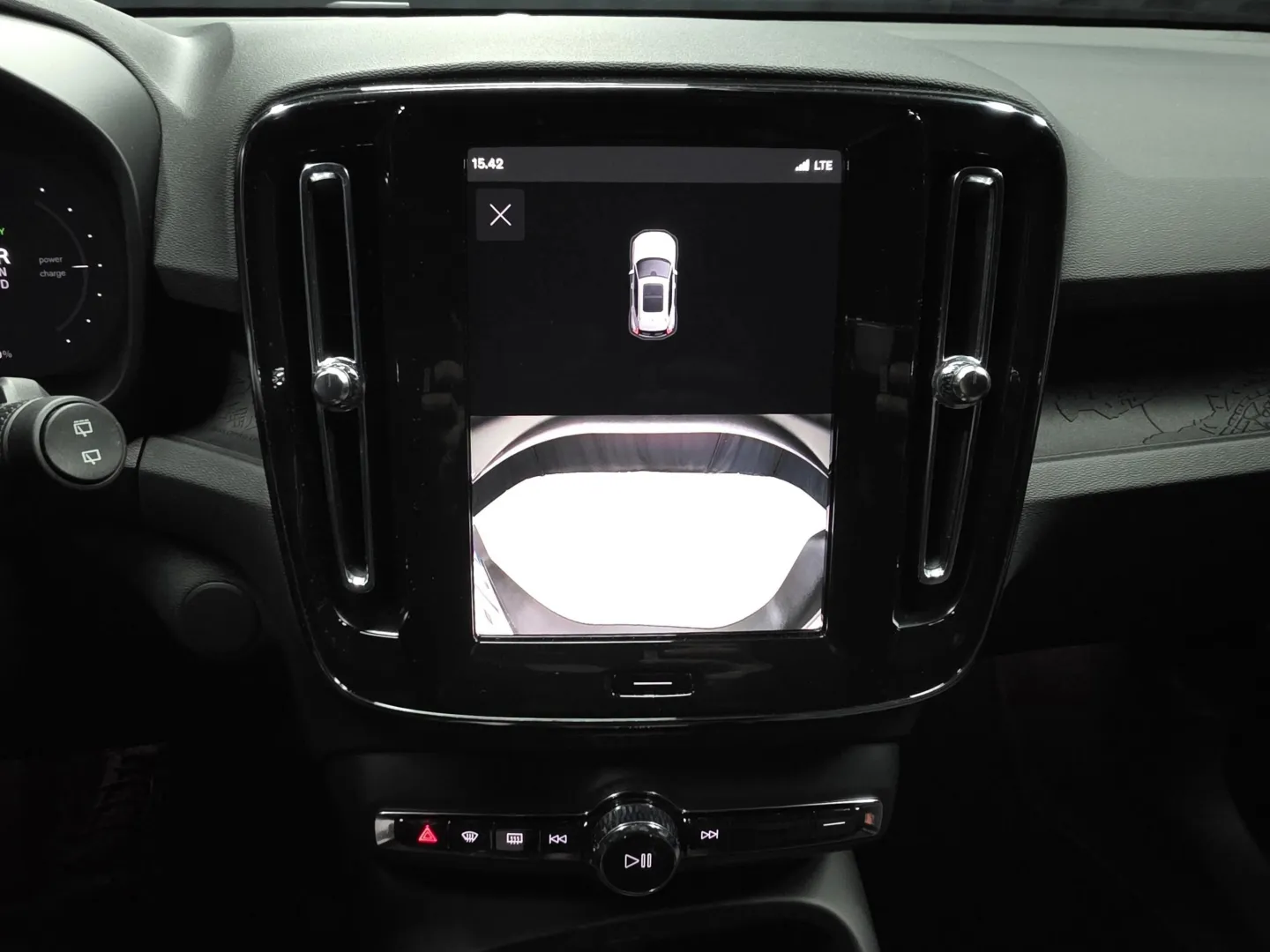 Autokuva 13 - XST-743