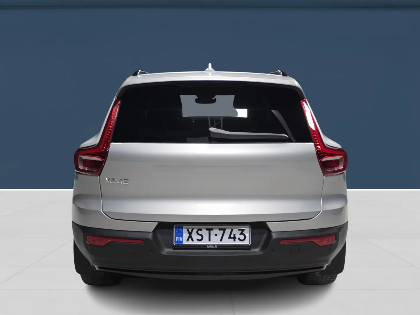 Autokuva 5 - XST-743