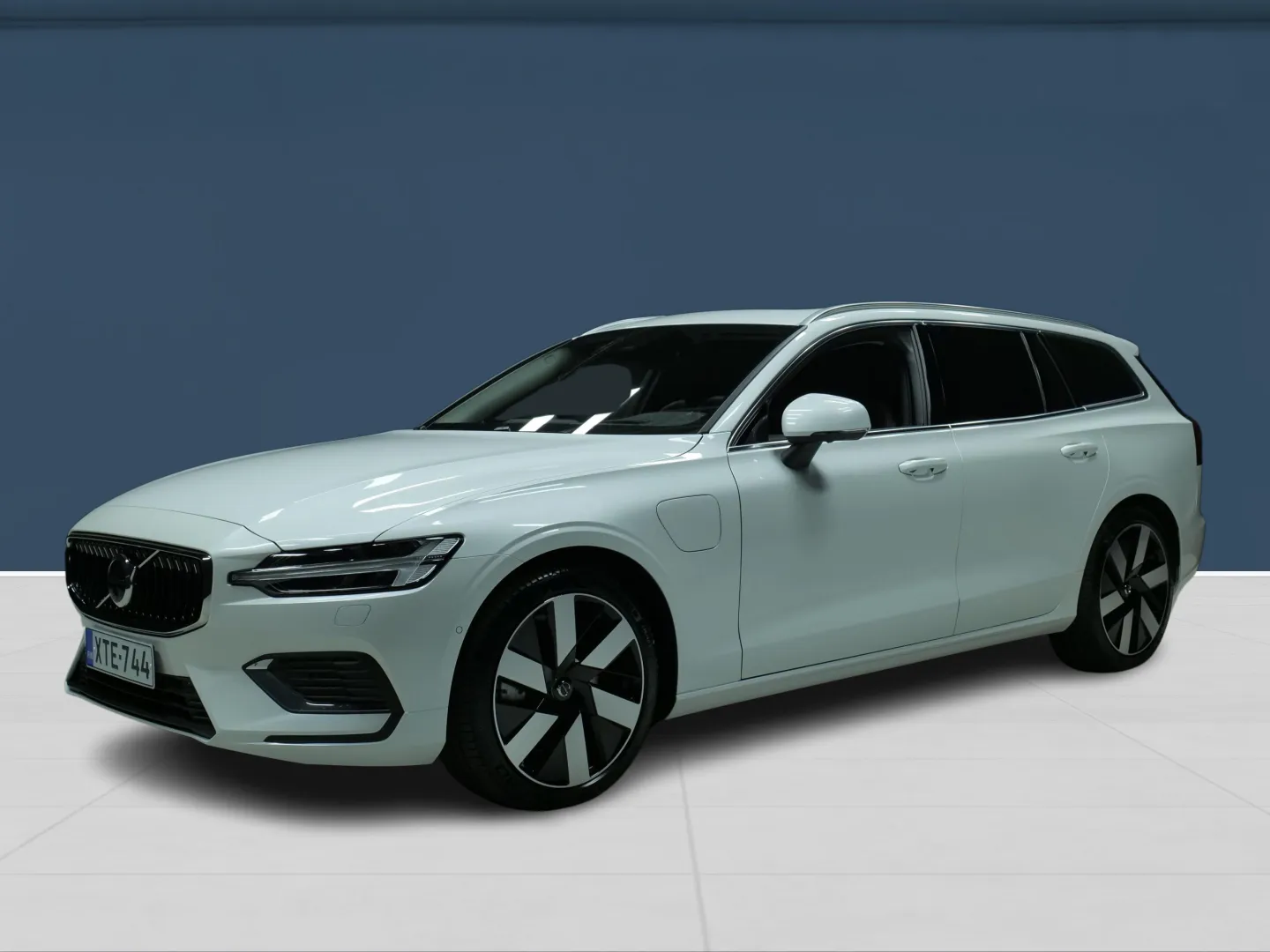 Autokuva 5 - XTE-744