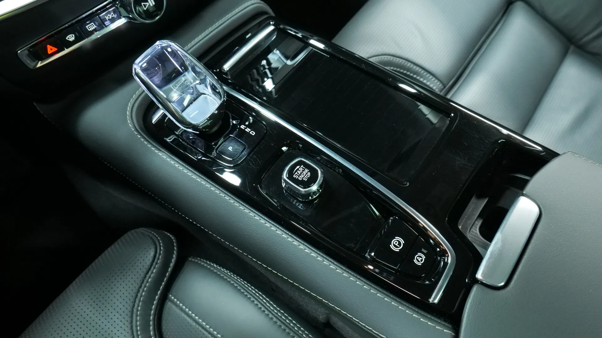 Autokuva 9 - XTE-744