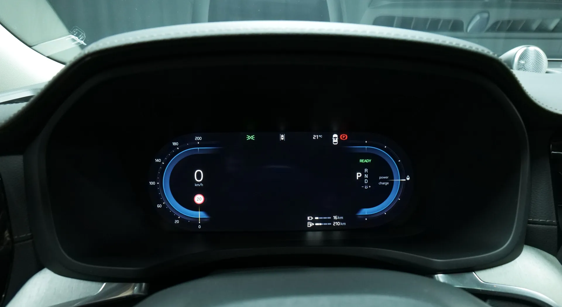 Autokuva 6 - XTE-744