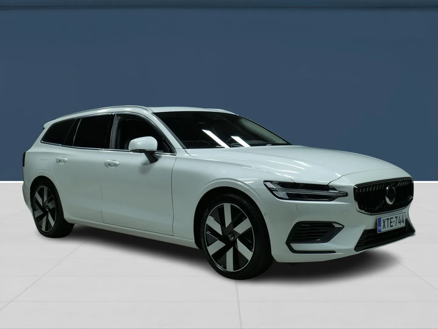 Autokuva 4 - XTE-744