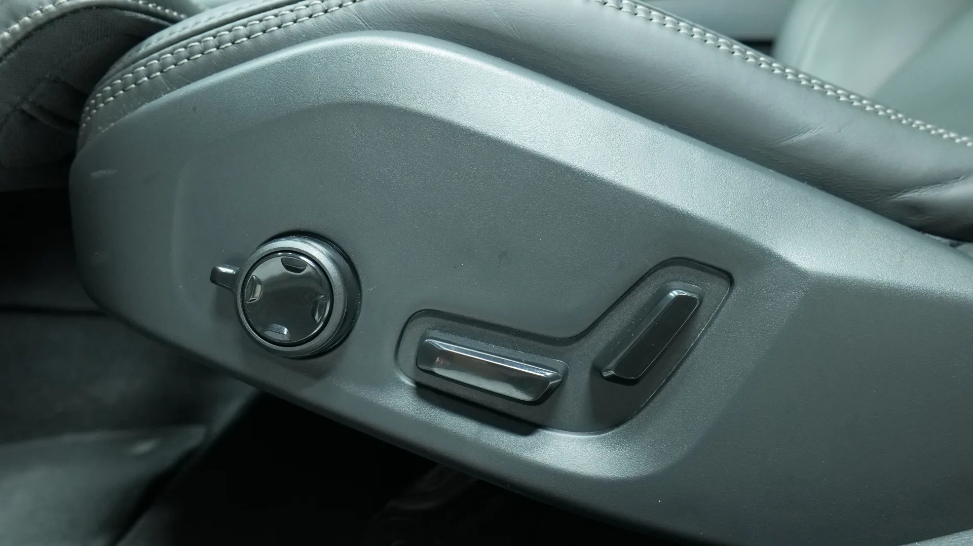 Autokuva 11 - XTE-744