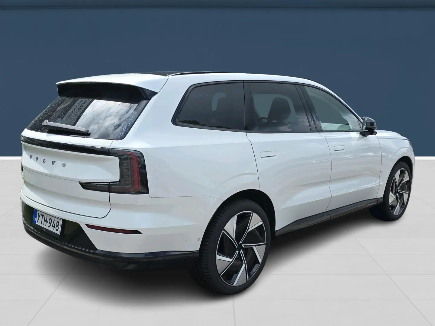 Autokuva 5 - XTH-948