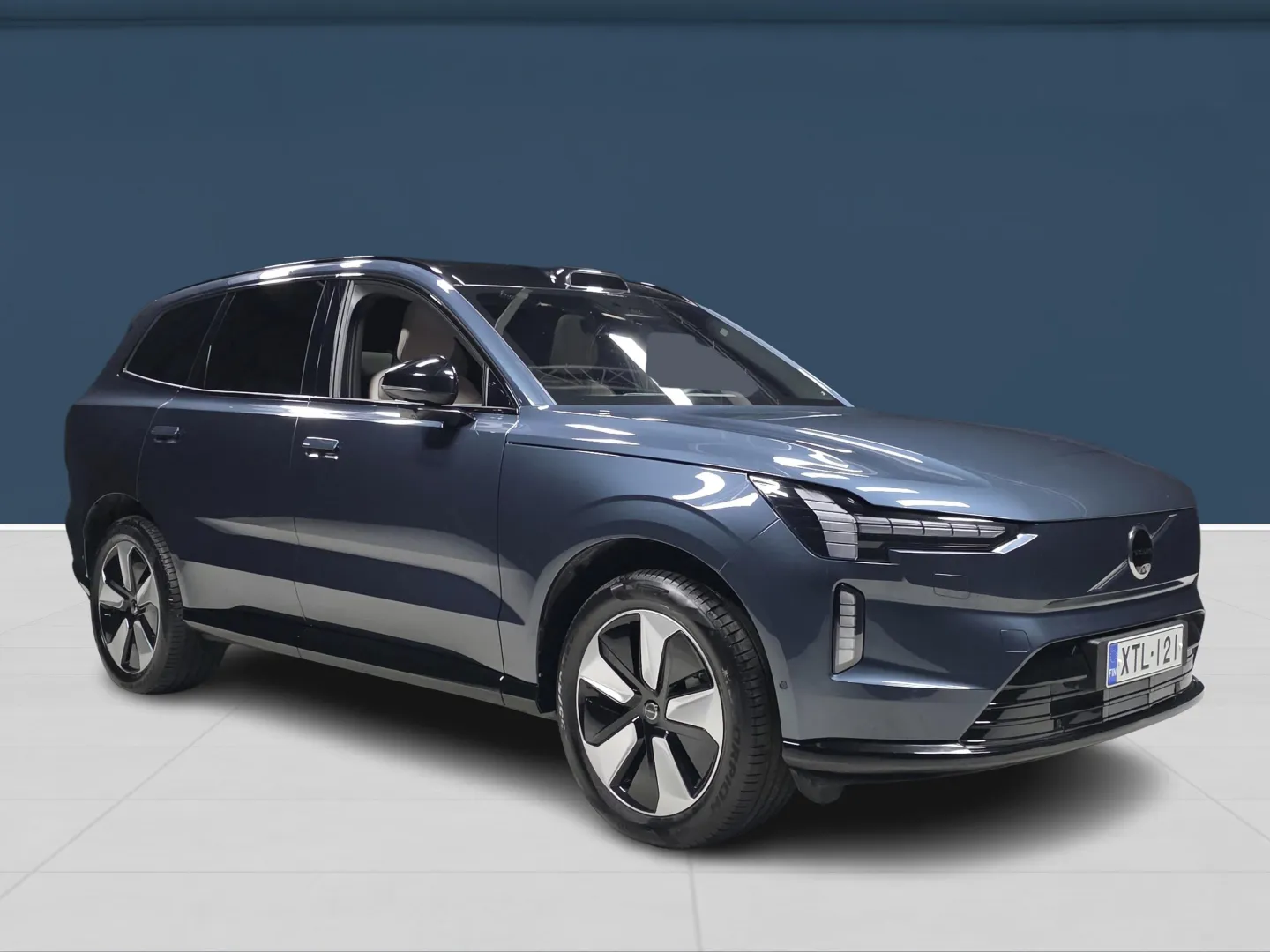 Autokuva 3 - XTL-121
