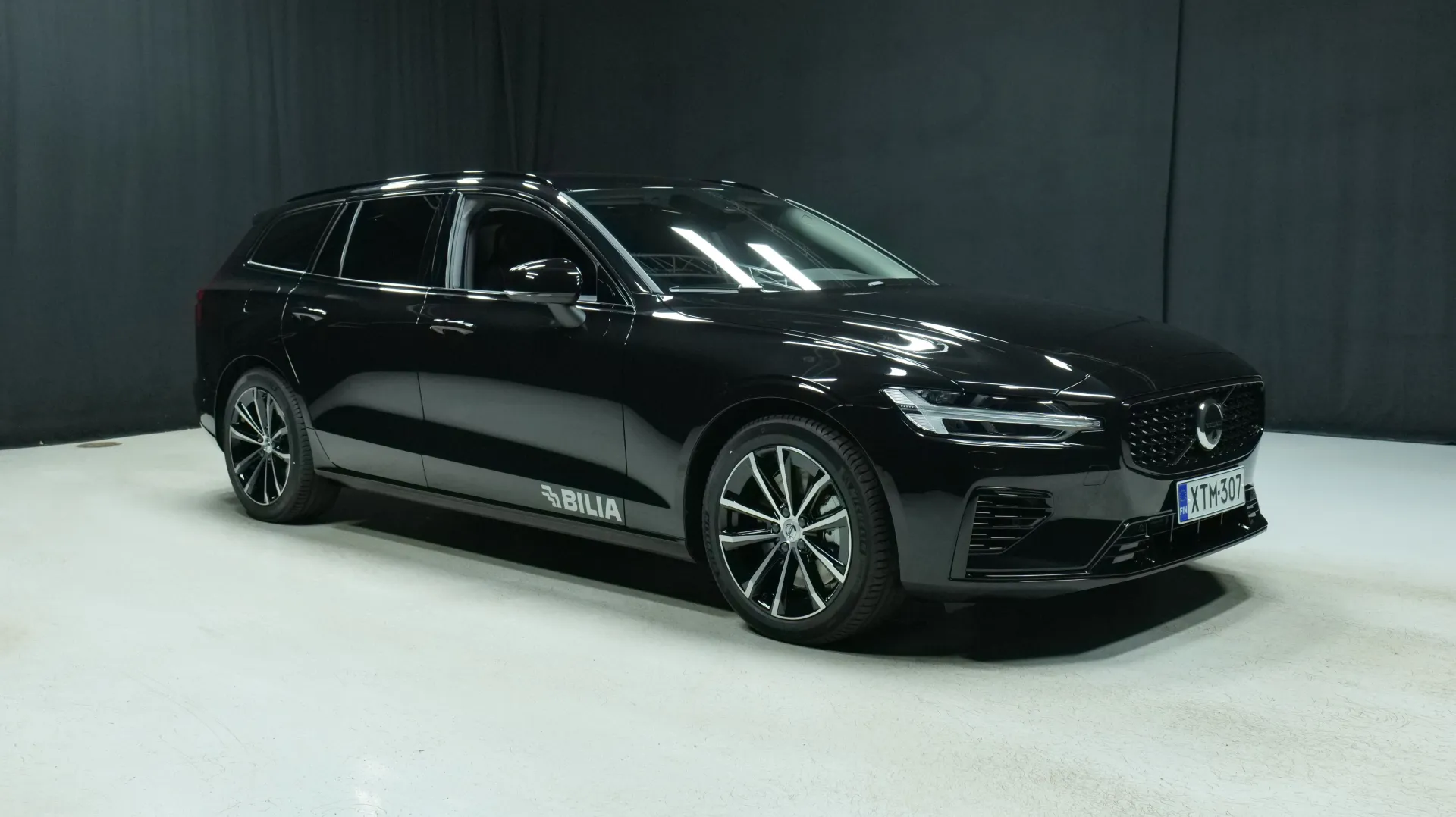 Autokuva 5 - XTM-307