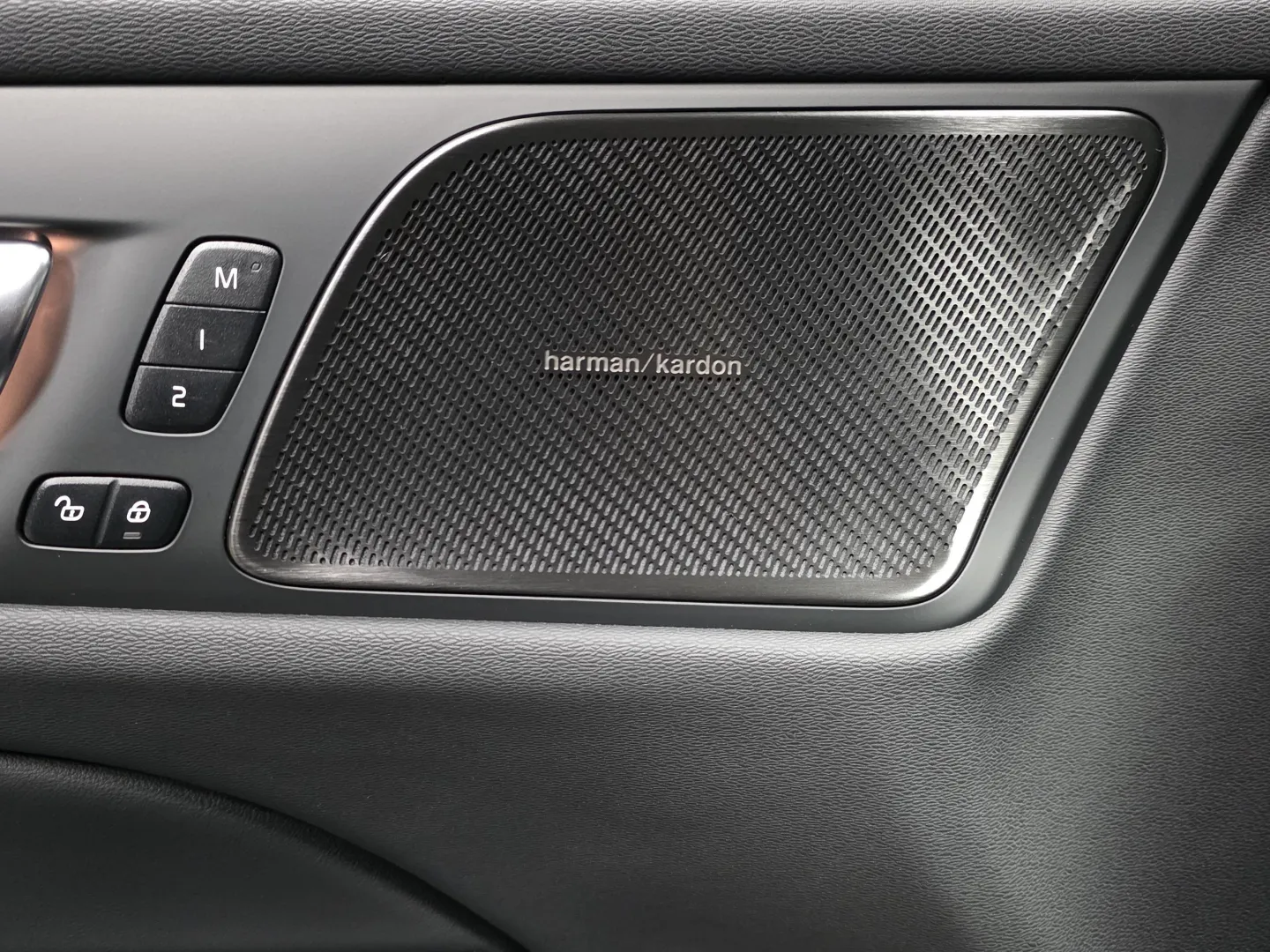 Autokuva 15 - XTM-310