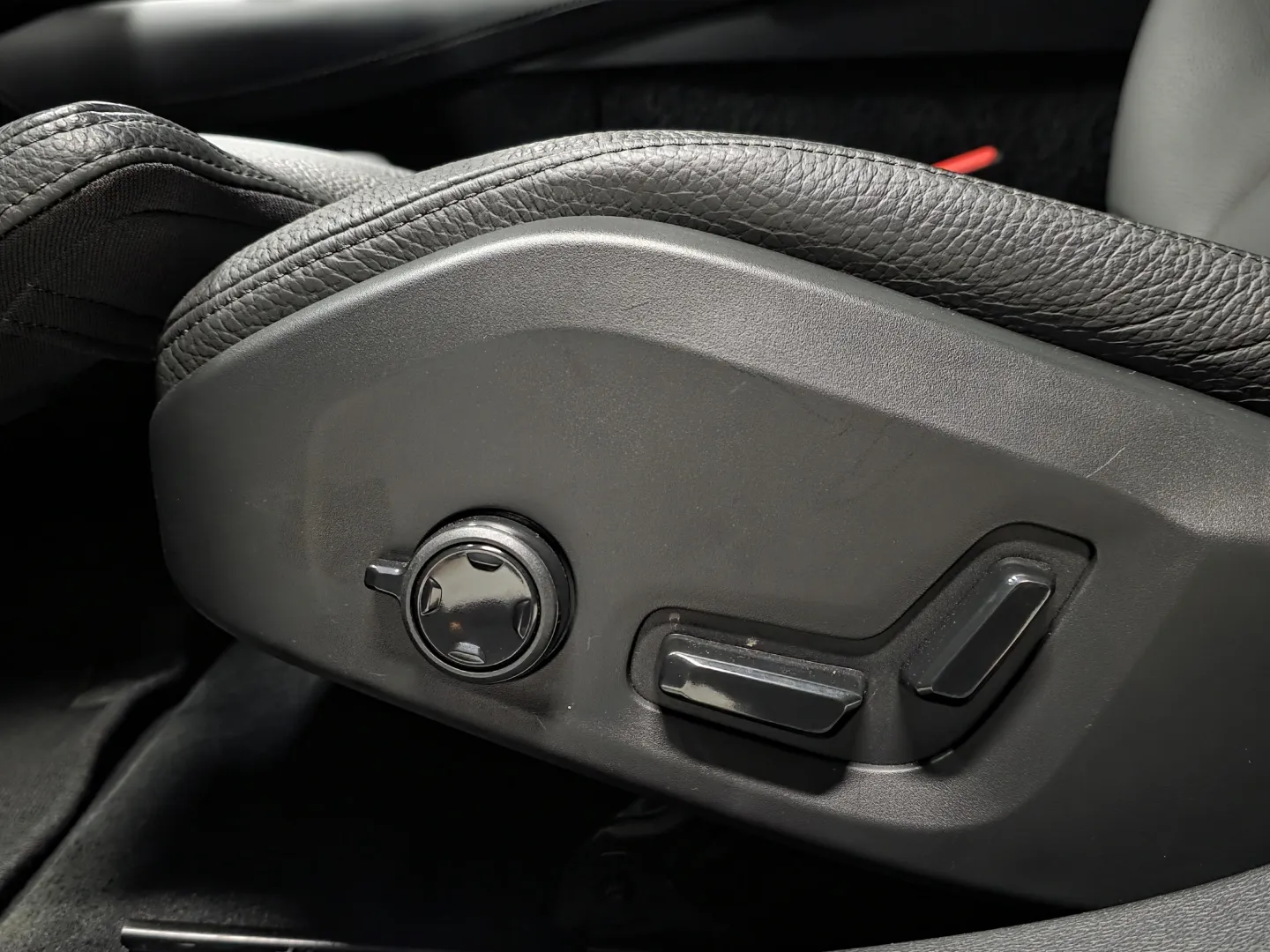 Autokuva 16 - XTM-310