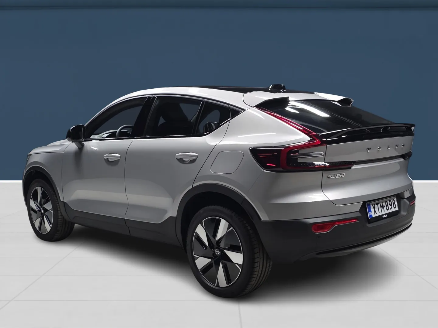 Autokuva 6 - XTM-898