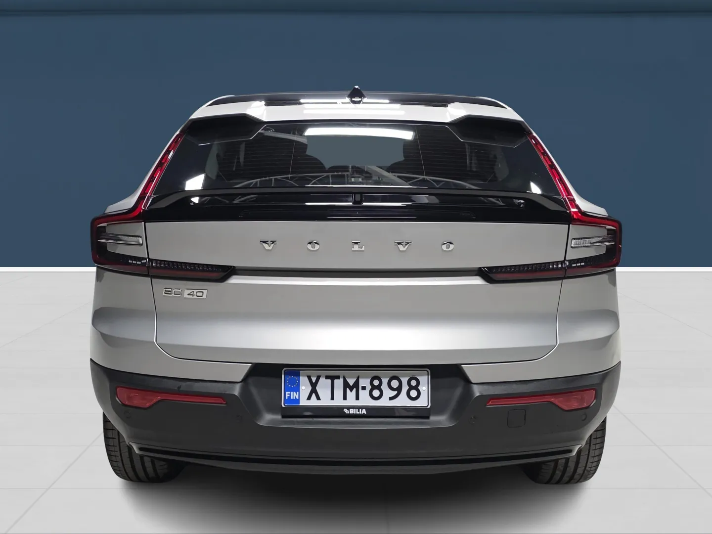 Autokuva 5 - XTM-898