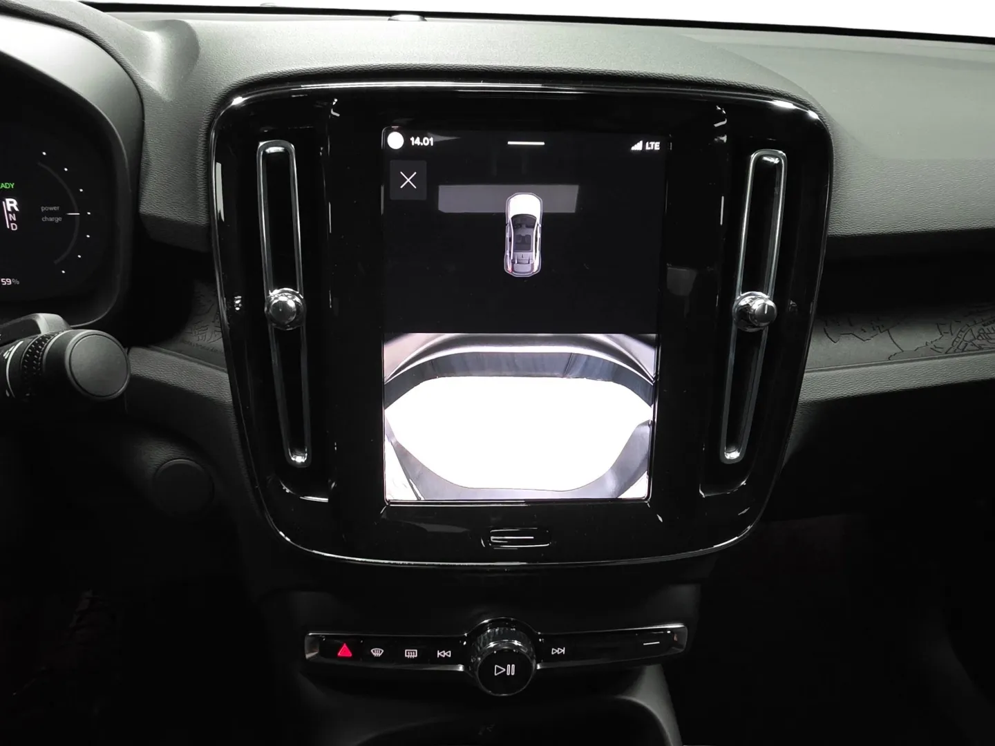 Autokuva 12 - XTM-898