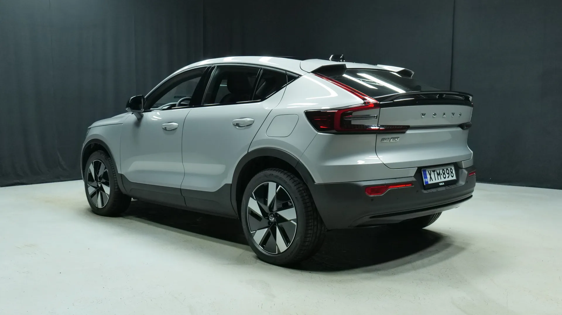 Autokuva 2 - XTM-898