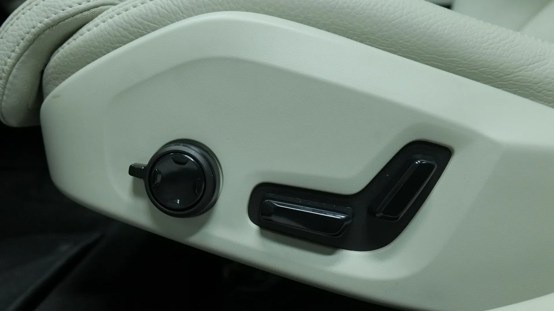 Autokuva 11 - XTM-900