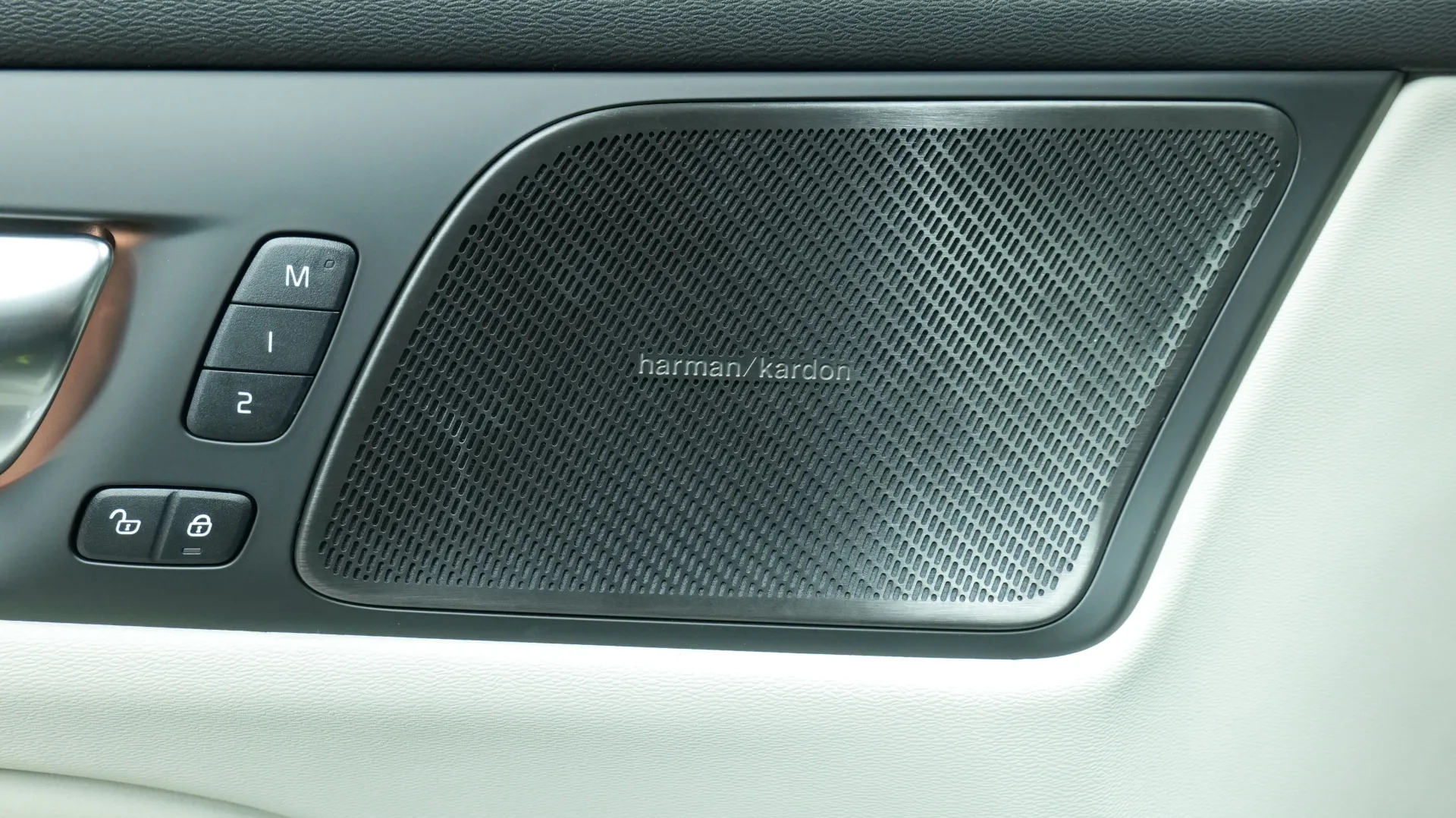 Autokuva 10 - XTM-900