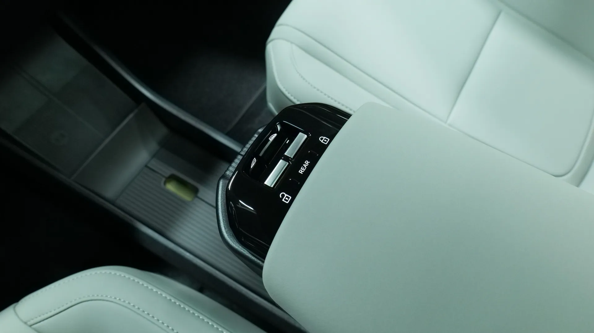 Autokuva 7 - XTM-907