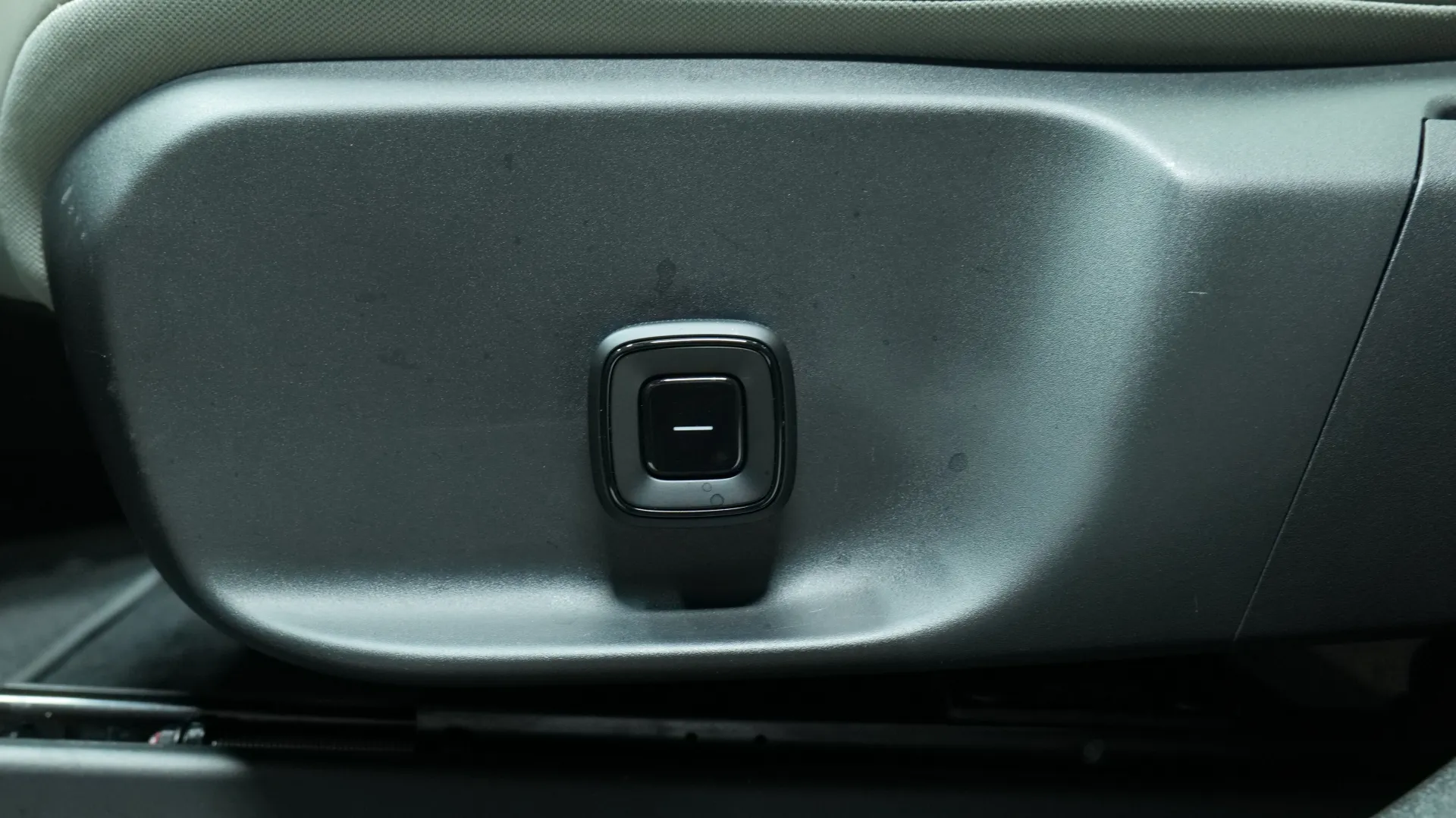 Autokuva 9 - XTM-907