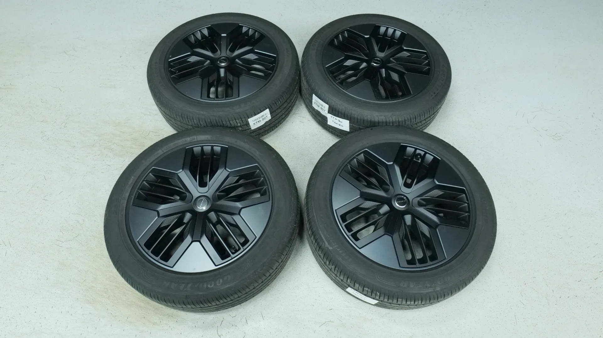 Autokuva 18 - XTM-907