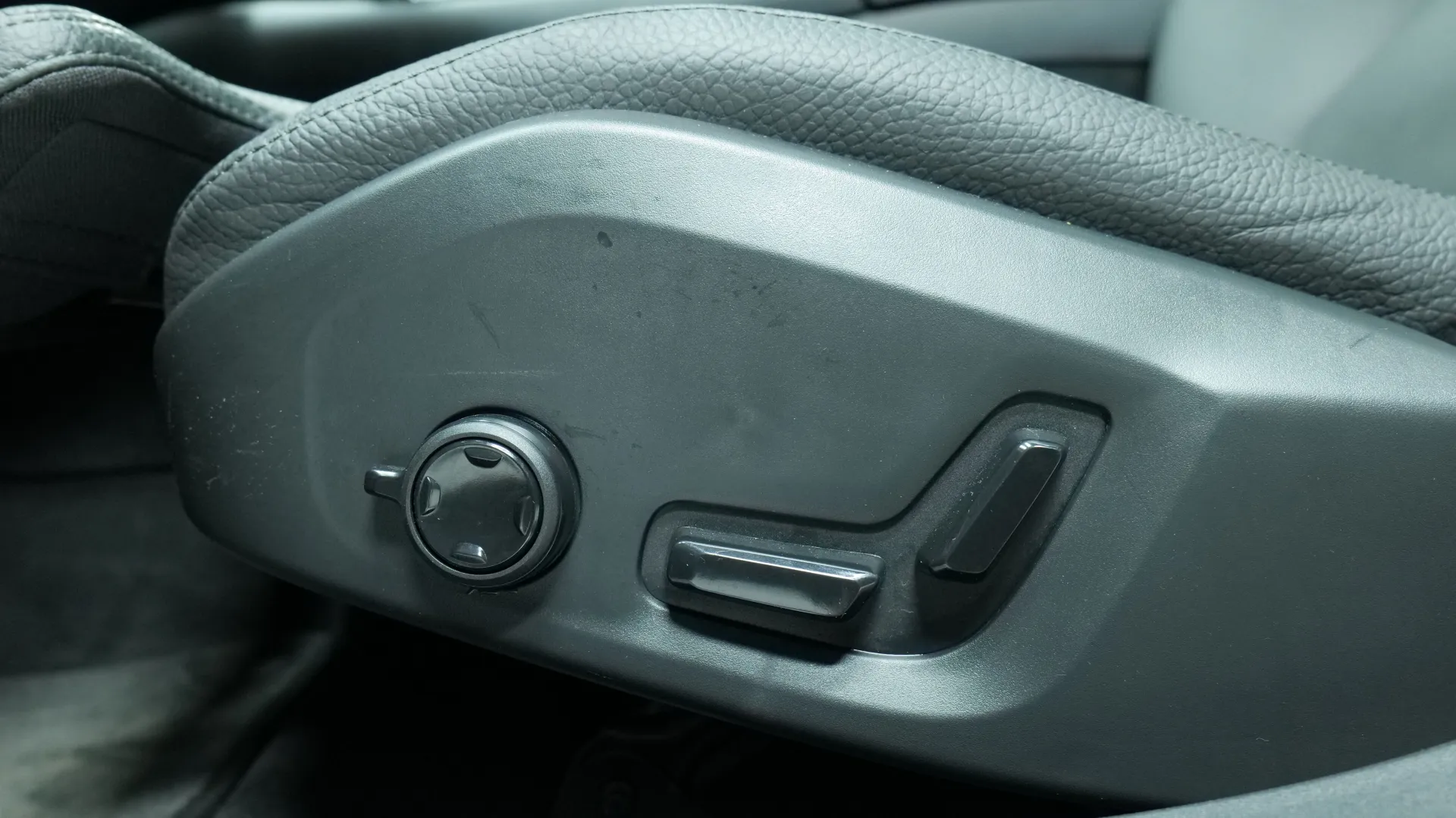 Autokuva 11 - XTM-934